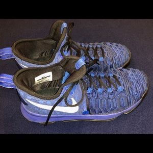 Men’s size 9 blue Nike KD shoes good condition